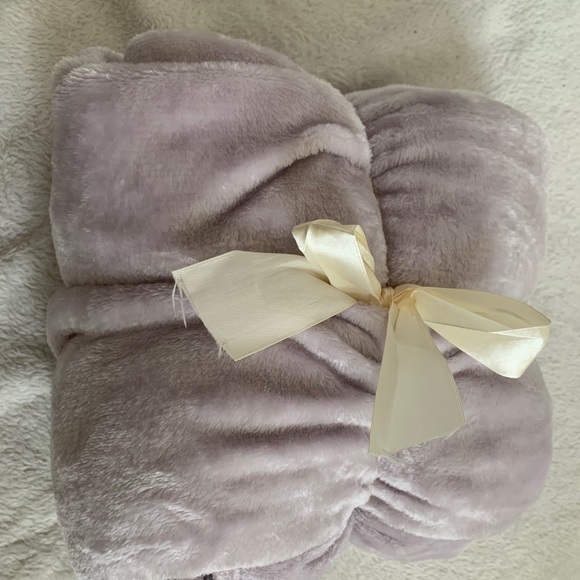Gift Bundle: Plush Poncho, Prayer Box, Journal... - Picture 12 of 13